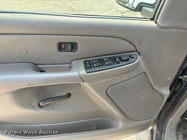 image for item EE7612 2006 Chevrolet Suburban 2500 SUV