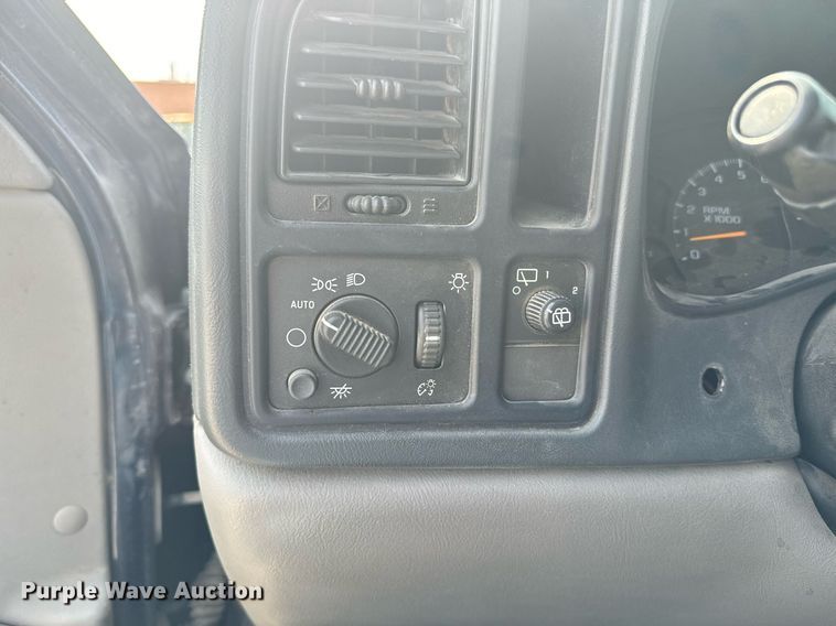 image for item EE7612 2006 Chevrolet Suburban 2500 SUV