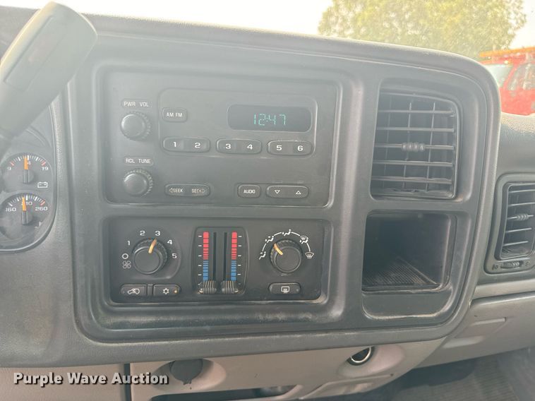 image for item EE7612 2006 Chevrolet Suburban 2500 SUV