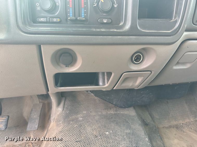 image for item EE7612 2006 Chevrolet Suburban 2500 SUV