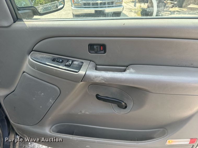 image for item EE7612 2006 Chevrolet Suburban 2500 SUV