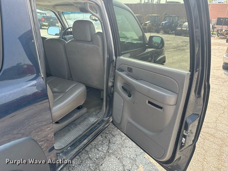 image for item EE7612 2006 Chevrolet Suburban 2500 SUV