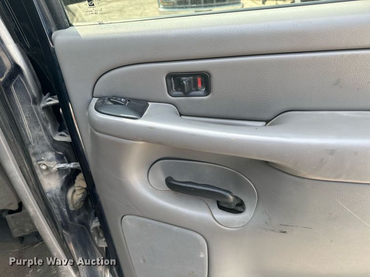 image for item EE7612 2006 Chevrolet Suburban 2500 SUV