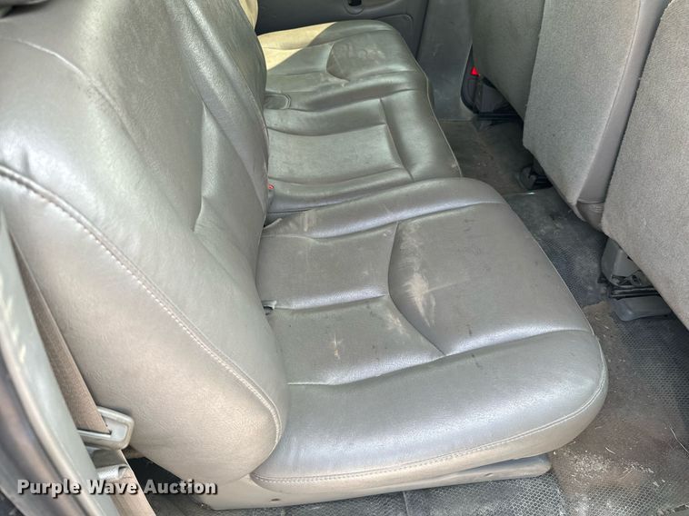 image for item EE7612 2006 Chevrolet Suburban 2500 SUV