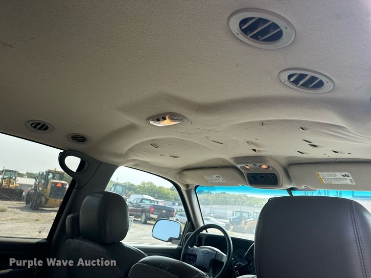 image for item EE7612 2006 Chevrolet Suburban 2500 SUV