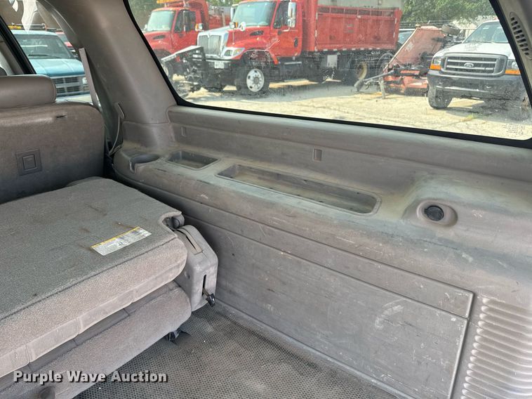 image for item EE7612 2006 Chevrolet Suburban 2500 SUV