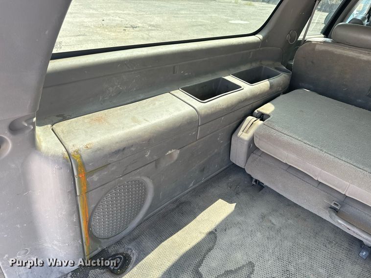 image for item EE7612 2006 Chevrolet Suburban 2500 SUV