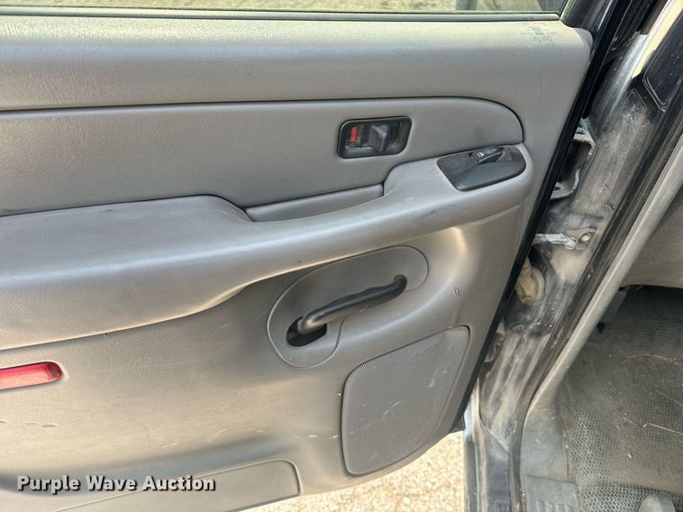 image for item EE7612 2006 Chevrolet Suburban 2500 SUV