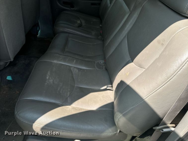 image for item EE7612 2006 Chevrolet Suburban 2500 SUV