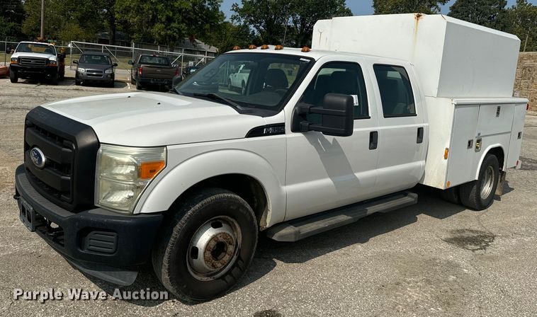 image for item EE7622 2011 Ford F350 Super Duty Crew Cab utility bed pickup truck