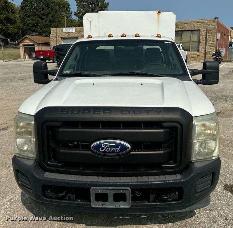 image for item EE7622 2011 Ford F350 Super Duty Crew Cab utility bed pickup truck