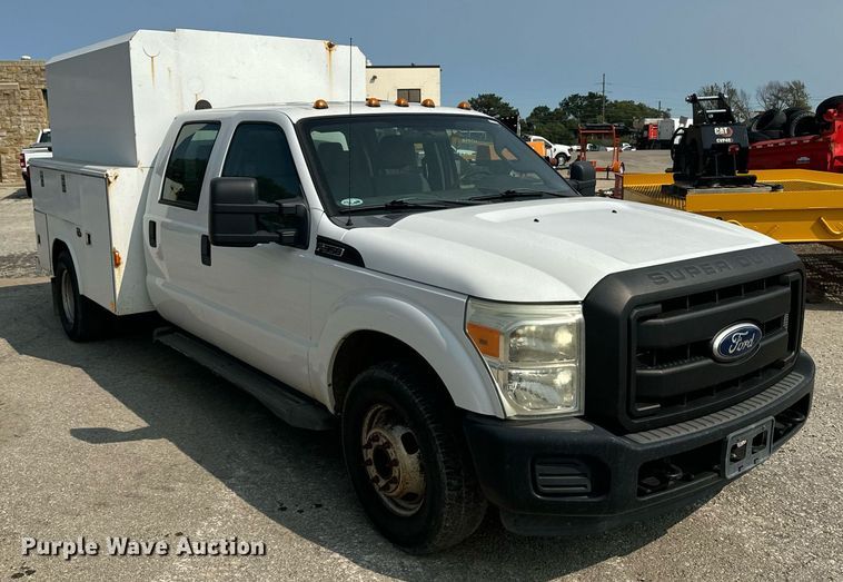 image for item EE7622 2011 Ford F350 Super Duty Crew Cab utility bed pickup truck