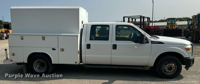 image for item EE7622 2011 Ford F350 Super Duty Crew Cab utility bed pickup truck