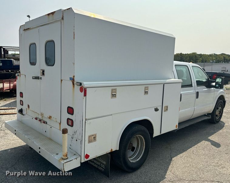 image for item EE7622 2011 Ford F350 Super Duty Crew Cab utility bed pickup truck