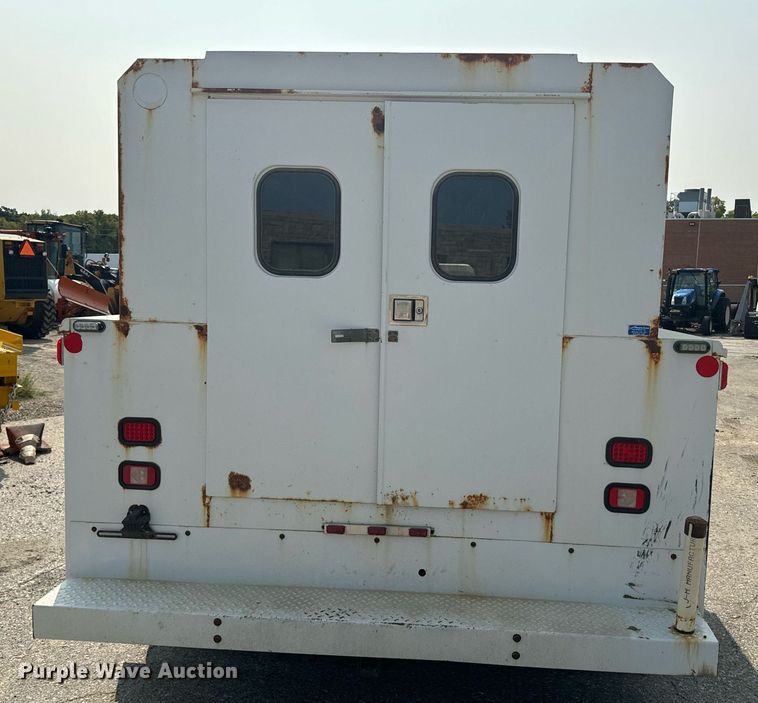 image for item EE7622 2011 Ford F350 Super Duty Crew Cab utility bed pickup truck