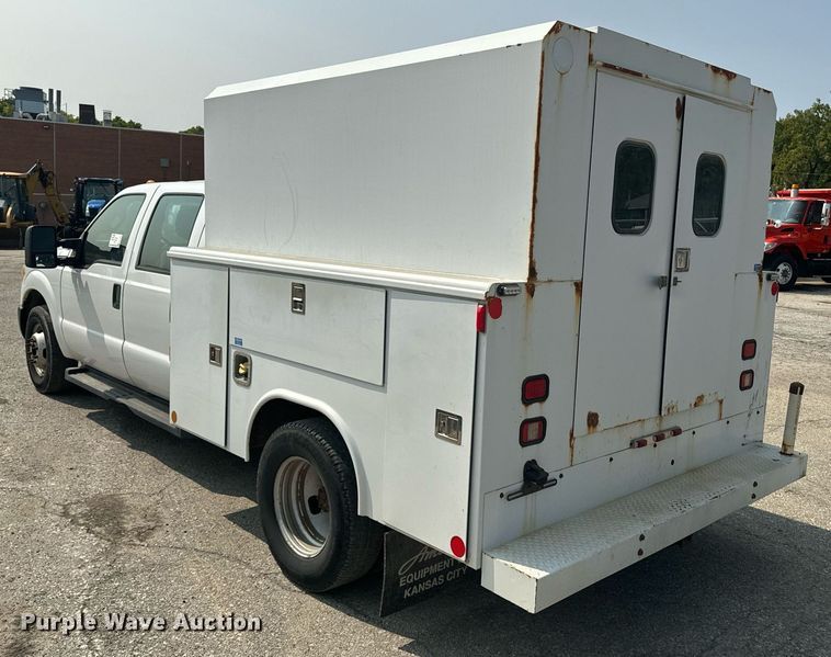 image for item EE7622 2011 Ford F350 Super Duty Crew Cab utility bed pickup truck