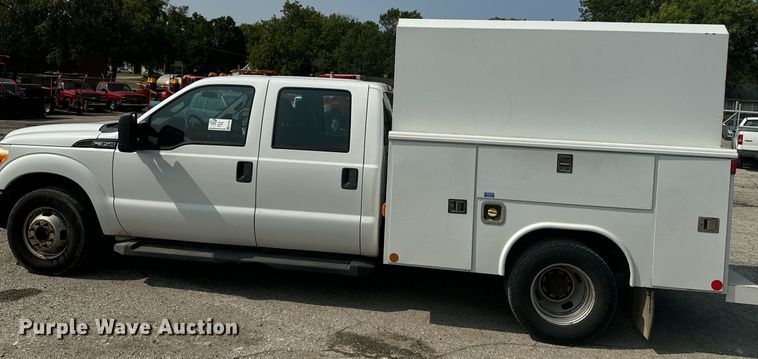 image for item EE7622 2011 Ford F350 Super Duty Crew Cab utility bed pickup truck