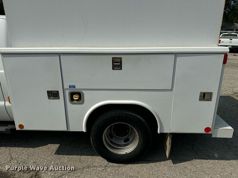 image for item EE7622 2011 Ford F350 Super Duty Crew Cab utility bed pickup truck