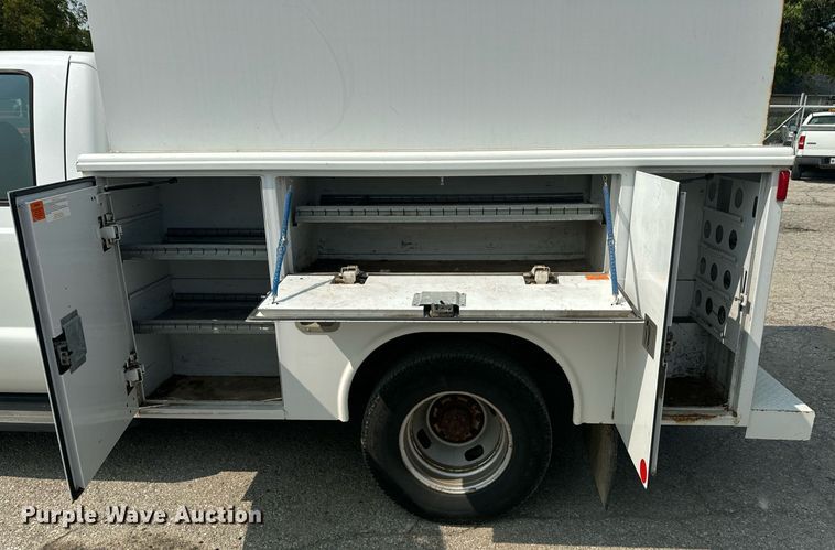 image for item EE7622 2011 Ford F350 Super Duty Crew Cab utility bed pickup truck