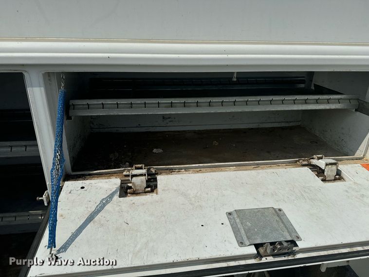 image for item EE7622 2011 Ford F350 Super Duty Crew Cab utility bed pickup truck