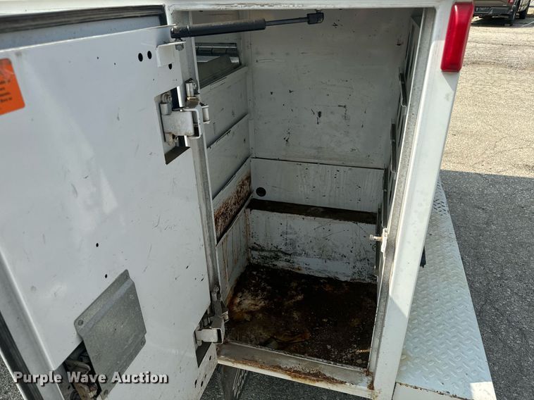 image for item EE7622 2011 Ford F350 Super Duty Crew Cab utility bed pickup truck