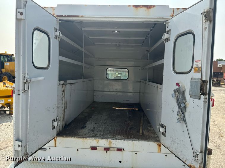 image for item EE7622 2011 Ford F350 Super Duty Crew Cab utility bed pickup truck