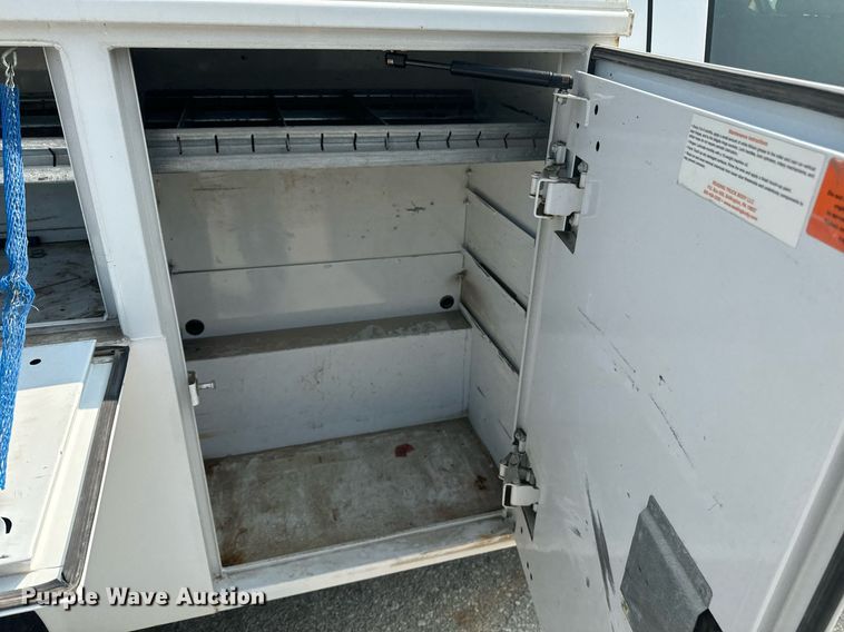 image for item EE7622 2011 Ford F350 Super Duty Crew Cab utility bed pickup truck