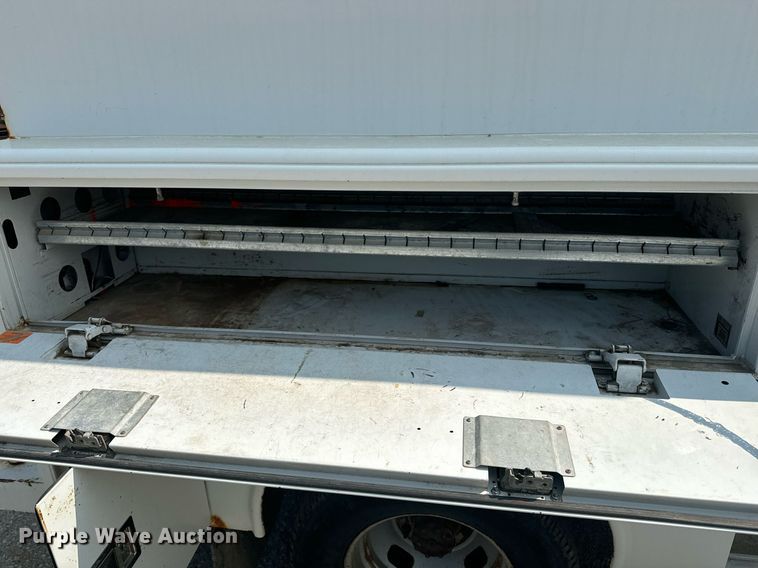 image for item EE7622 2011 Ford F350 Super Duty Crew Cab utility bed pickup truck