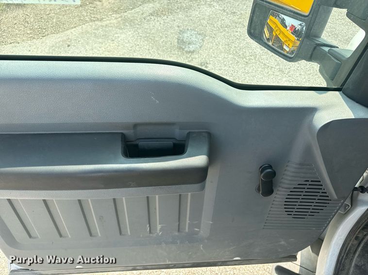 image for item EE7622 2011 Ford F350 Super Duty Crew Cab utility bed pickup truck