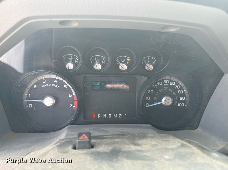 image for item EE7622 2011 Ford F350 Super Duty Crew Cab utility bed pickup truck