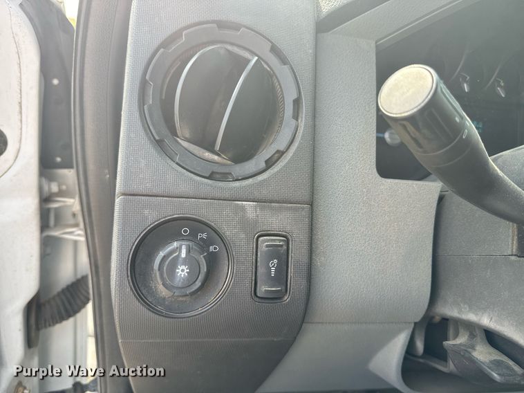 image for item EE7622 2011 Ford F350 Super Duty Crew Cab utility bed pickup truck