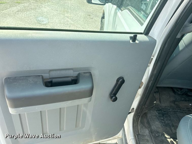 image for item EE7622 2011 Ford F350 Super Duty Crew Cab utility bed pickup truck