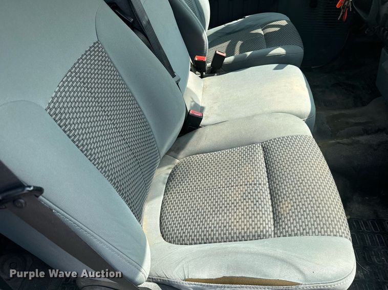 image for item EE7622 2011 Ford F350 Super Duty Crew Cab utility bed pickup truck