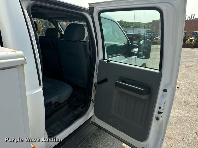 image for item EE7622 2011 Ford F350 Super Duty Crew Cab utility bed pickup truck