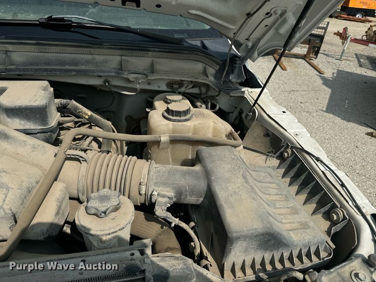 image for item EE7622 2011 Ford F350 Super Duty Crew Cab utility bed pickup truck