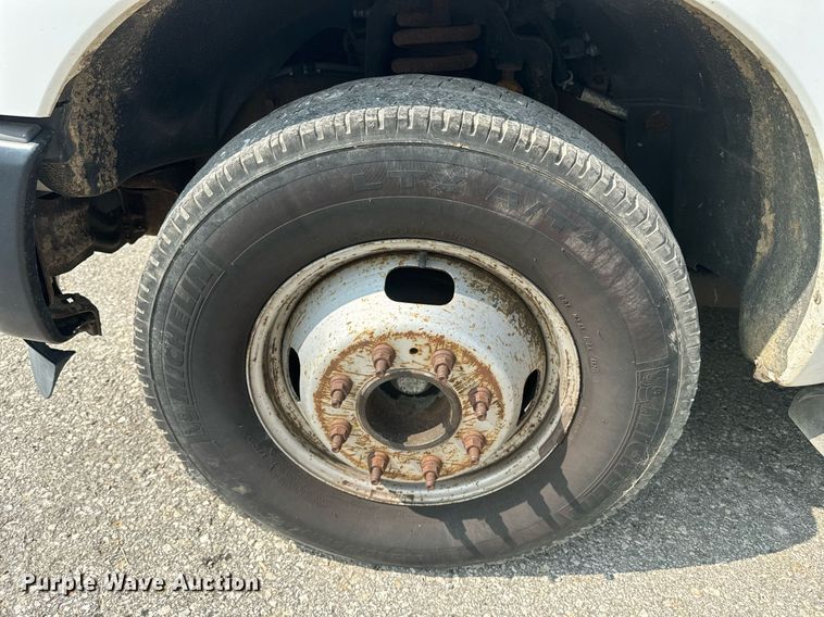 image for item EE7622 2011 Ford F350 Super Duty Crew Cab utility bed pickup truck