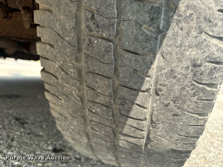 image for item EE7622 2011 Ford F350 Super Duty Crew Cab utility bed pickup truck