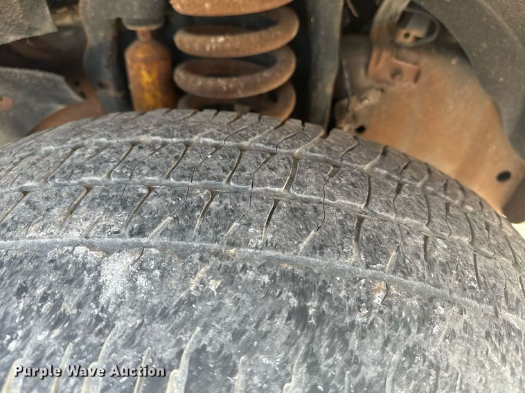 image for item EE7622 2011 Ford F350 Super Duty Crew Cab utility bed pickup truck