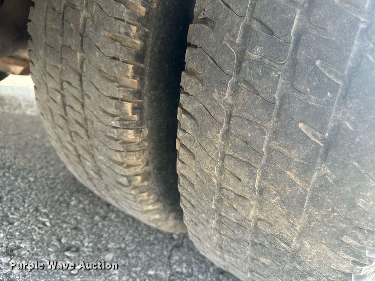 image for item EE7622 2011 Ford F350 Super Duty Crew Cab utility bed pickup truck