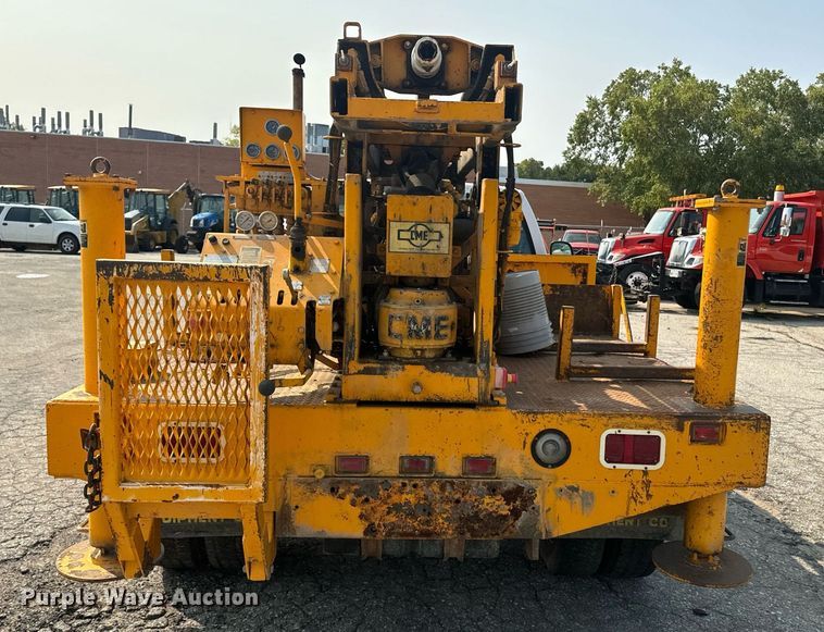 image for item EE7625 1999 Ford F550 drilling rig truck