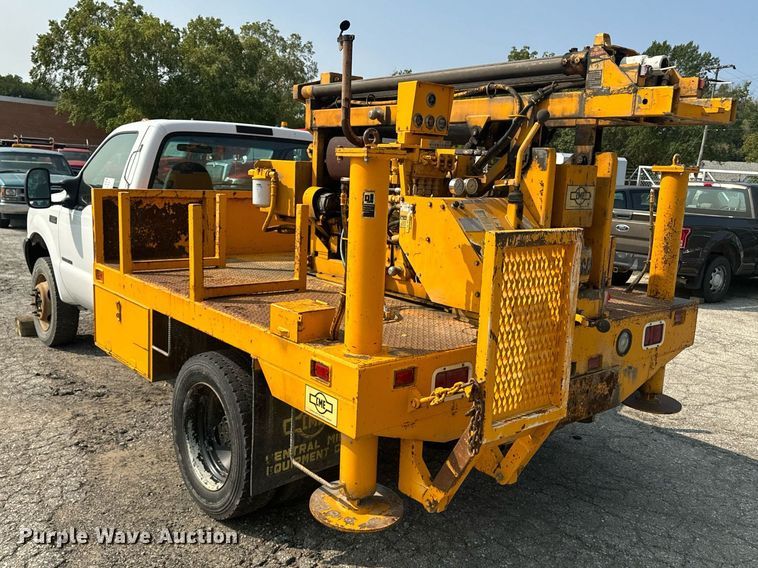 image for item EE7625 1999 Ford F550 drilling rig truck