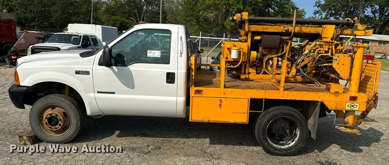 image for item EE7625 1999 Ford F550 drilling rig truck