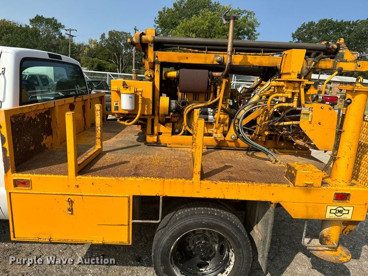 image for item EE7625 1999 Ford F550 drilling rig truck
