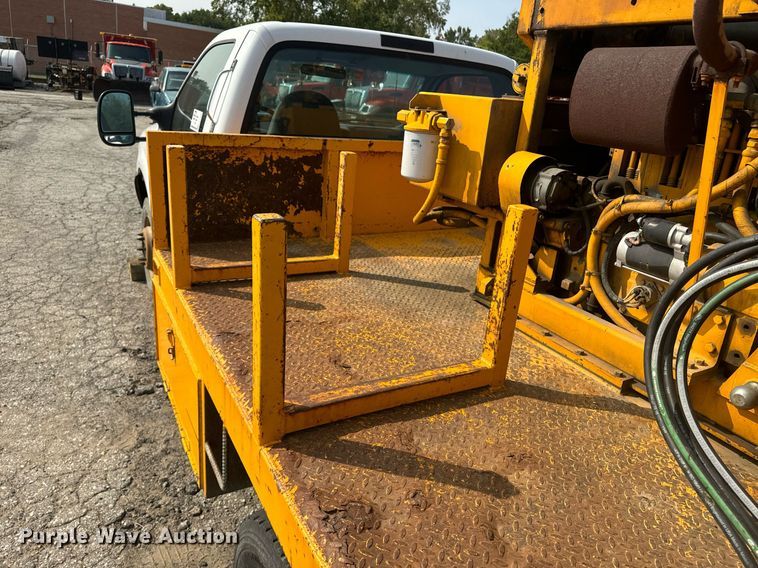 image for item EE7625 1999 Ford F550 drilling rig truck