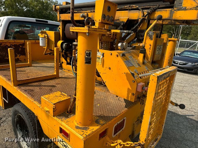 image for item EE7625 1999 Ford F550 drilling rig truck