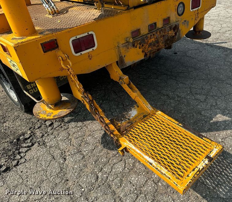 image for item EE7625 1999 Ford F550 drilling rig truck