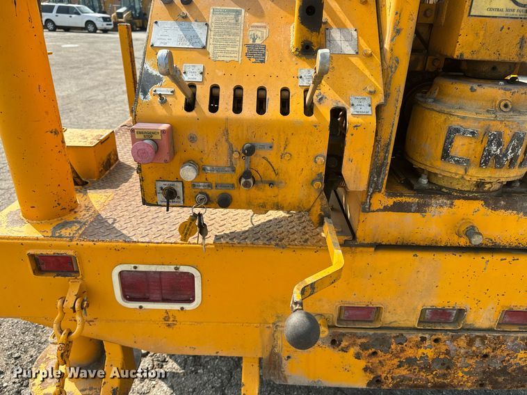 image for item EE7625 1999 Ford F550 drilling rig truck