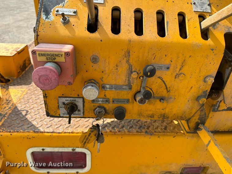 image for item EE7625 1999 Ford F550 drilling rig truck