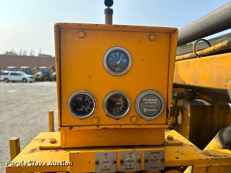 image for item EE7625 1999 Ford F550 drilling rig truck