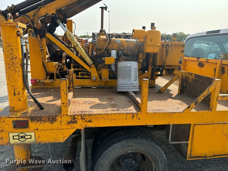 image for item EE7625 1999 Ford F550 drilling rig truck